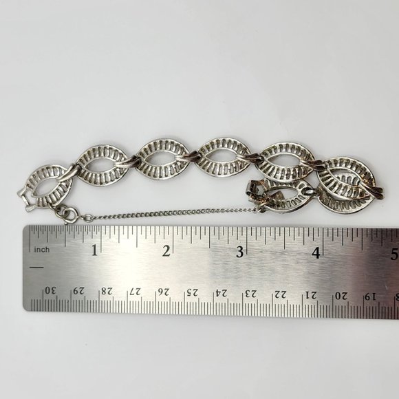 Vintage Monet Mid-Century Silver-Tone Open Link Bracelet w/Safety Chain - Picture 5 of 10